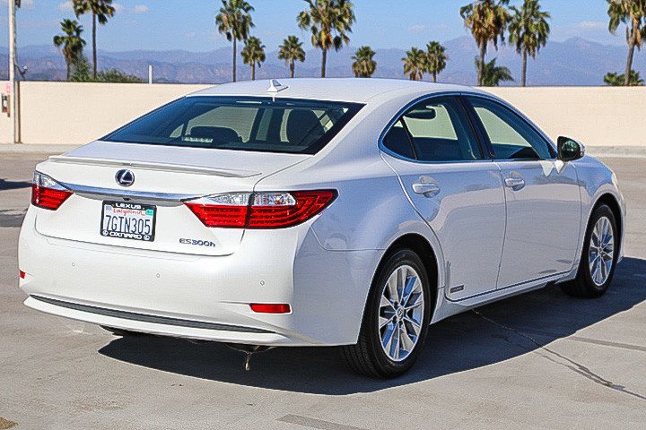 Used 2014 Lexus ES 300h w/ Premium Package w/Bamboo Trim FWD image 7
