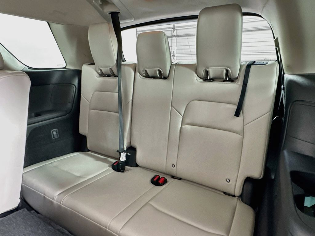 Used 2023 Nissan Pathfinder SL w/ Black Appearance Package AWD/4WD image 12