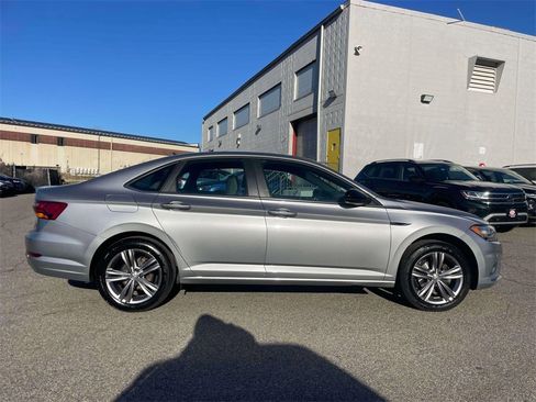 Used 2019 Volkswagen Jetta R-Line image 5