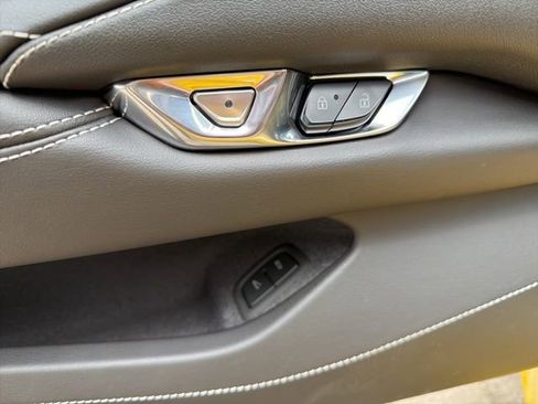 Used 2026 Chevrolet Corvette Z06 w/ Chrome Exterior Badge Package RWD image 18