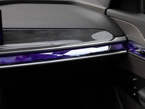 Used 2024 BMW 760i xDrive w/ Premium Package 2 image 33