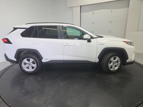 Used 2021 Toyota RAV4 XLE AWD/4WD image 11