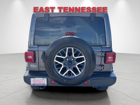 Used 2025 Jeep Wrangler Unlimited Sahara AWD/4WD image 4