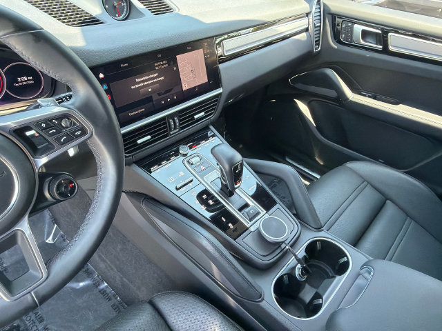 Used 2022 Porsche Cayenne Platinum Edition AWD/4WD image 31