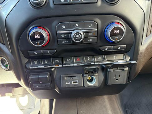 Used 2022 Chevrolet Silverado 3500 LTZ AWD/4WD image 15