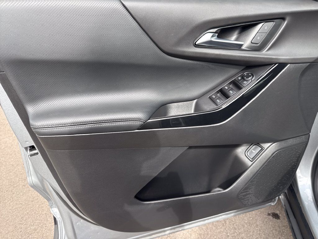 Used 2025 Chevrolet Equinox LT w/ Convenience Package II FWD image 10
