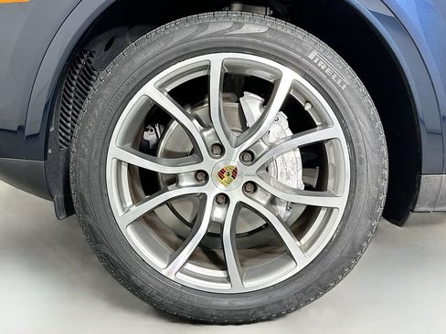 Used 2019 Porsche Cayenne image 32