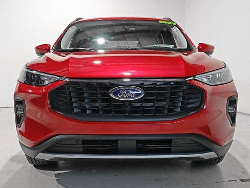 Used 2023 Ford Escape SE image 2