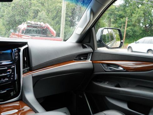 Used 2019 Cadillac Escalade ESV Luxury AWD/4WD image 68