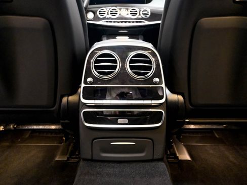 Used 2019 Mercedes-Benz S 560 4MATIC Sedan w/ Premium Package image 34