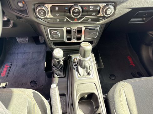 Used 2024 Jeep Gladiator Sport image 29