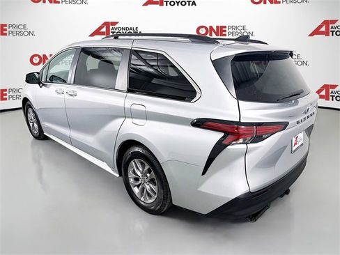 Used 2021 Toyota Sienna XLE w/ XLE Plus Package image 5