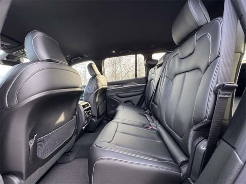 New 2025 Jeep Grand Cherokee Limited w/ Black Appearance Package image 14