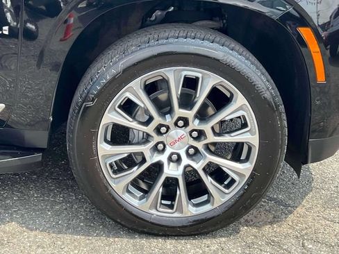 Used 2025 GMC Yukon XL Denali AWD/4WD image 8