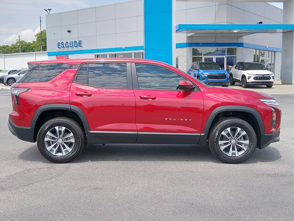 New 2026 Chevrolet Equinox LT FWD image 2