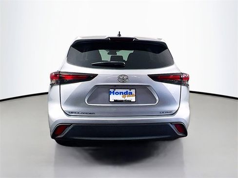 Used 2024 Toyota Highlander LE image 24