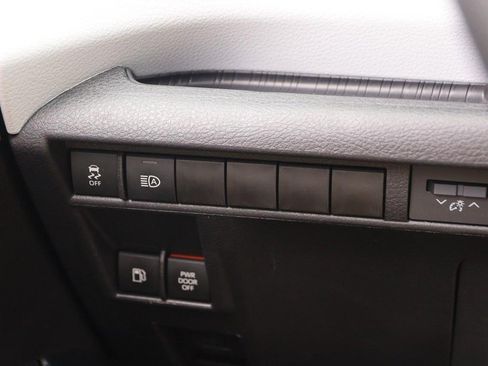 Used 2025 Toyota Sienna LE AWD/4WD image 23