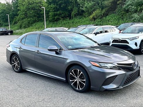 Certified 2020 Toyota Camry SE FWD image 1