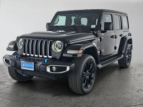 Used 2023 Jeep Wrangler Unlimited Sahara w/ Cold Weather Group AWD/4WD image 7