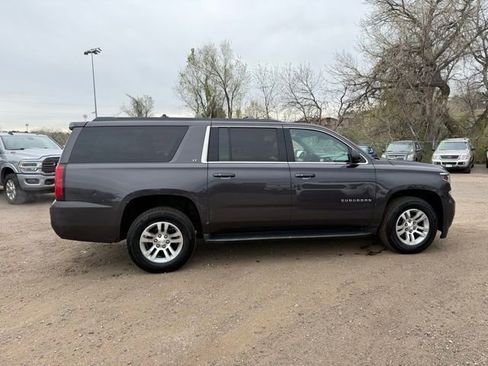 Used 2017 Chevrolet Suburban LT image 7