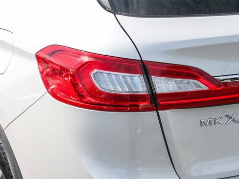 Used 2018 Lincoln MKX Reserve w/ Driver Assistance Package image 9