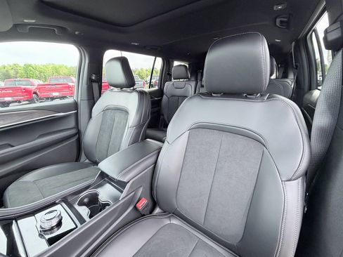 New 2026 Jeep Grand Cherokee L 2WD image 21