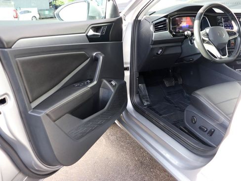 Used 2024 Volkswagen Jetta SE FWD image 10