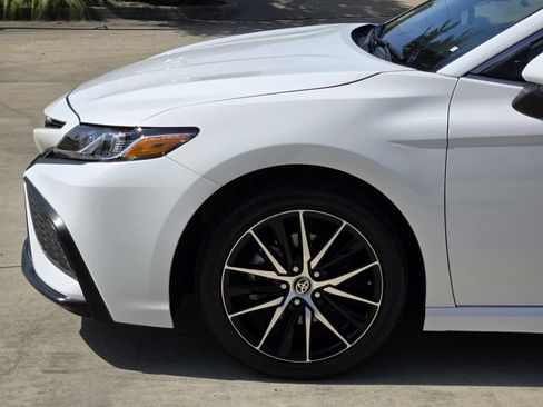 Used 2024 Toyota Camry SE FWD image 6