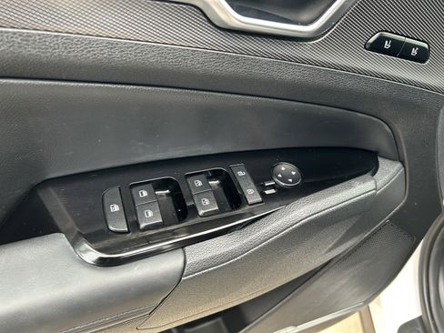 Used 2025 Kia Sportage SX image 10