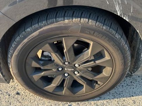 Used 2024 Kia Carnival SX Prestige image 2