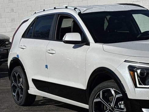 New 2025 Kia Niro EX Touring image 4