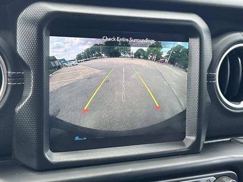 Used 2022 Jeep Wrangler Unlimited Sahara w/ Cold Weather Group AWD/4WD image 33