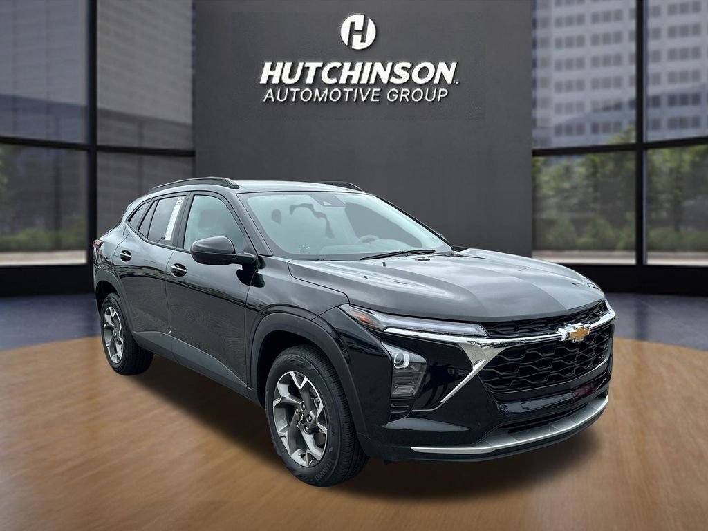 Used 2025 Chevrolet Trax LT w/ LT Convenience Package FWD image 1
