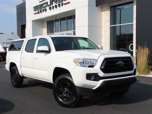 Used 2021 Toyota Tacoma SR AWD/4WD image 1