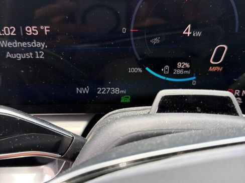 Used 2024 Cadillac Lyriq Luxury AWD/4WD image 12
