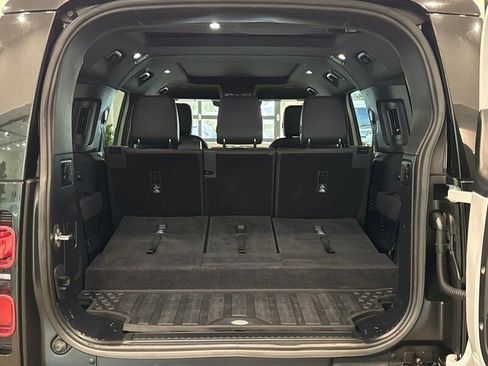 Used 2023 Land Rover Defender 130 X-Dynamic SE image 40