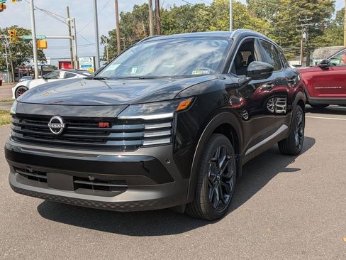 New 2025 Nissan Kicks SR w/ SR Premium Package image 3