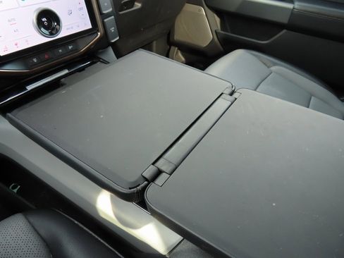 Used 2024 Ford F150 Lightning Lariat image 33