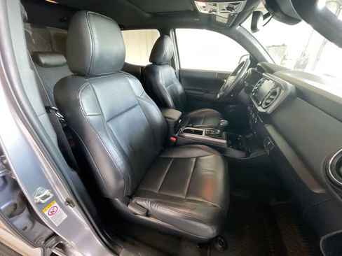 Used 2020 Toyota Tacoma TRD Off-Road w/ TRD Premium Off Road Package image 24