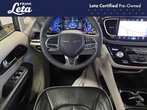 Used 2023 Chrysler Pacifica Limited image 18