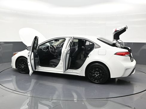 Used 2021 Toyota Corolla LE FWD image 31