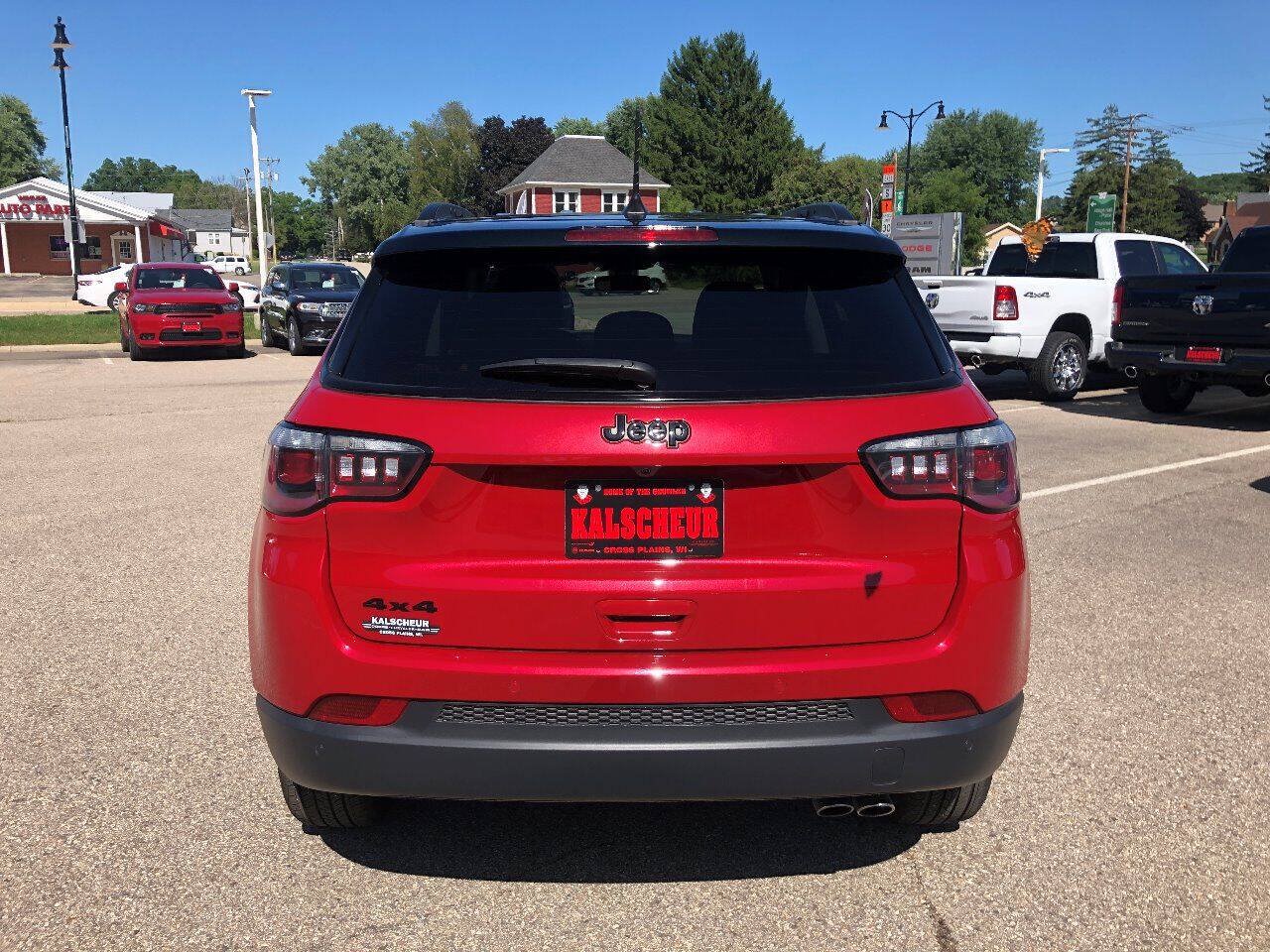 Used 2018 Jeep Compass Latitude w/ Popular Equipment Group AWD/4WD image 7