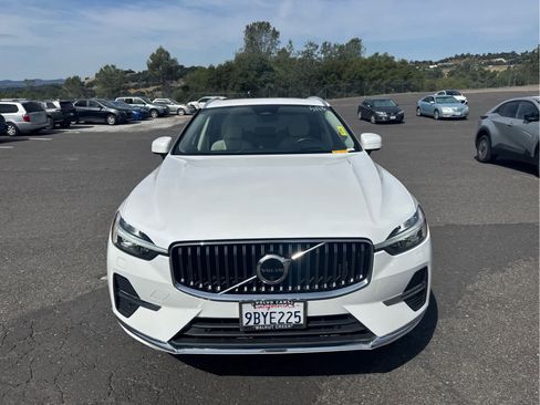 Used 2022 Volvo XC60 B5 Inscription w/ Advanced Package FWD image 2