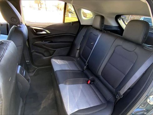 Certified 2025 Chevrolet Trax LT w/ Driver Confidence Package image 21