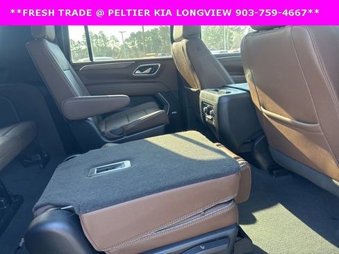 Used 2023 Chevrolet Suburban High Country image 11
