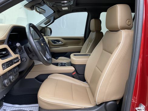 Used 2024 Chevrolet Suburban Premier w/ Premium Package RWD image 37
