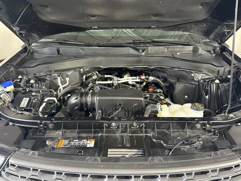 Used 2024 Ford Explorer XLT w/ Equipment Group 202A AWD/4WD image 4