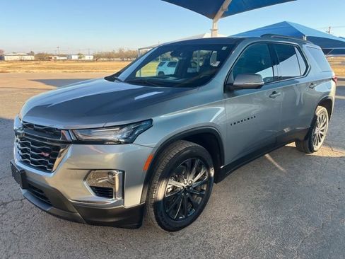 Used 2023 Chevrolet Traverse RS image 1