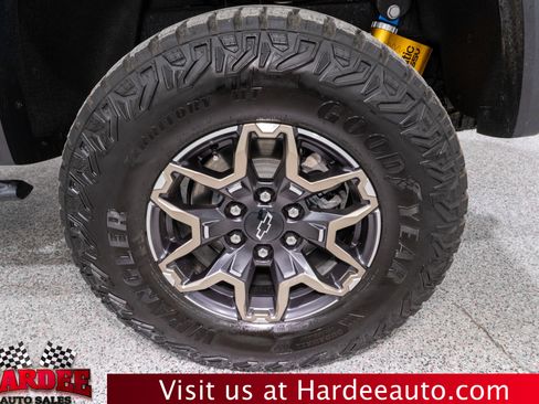 Used 2025 Chevrolet Colorado ZR2 w/ Technology Package image 10