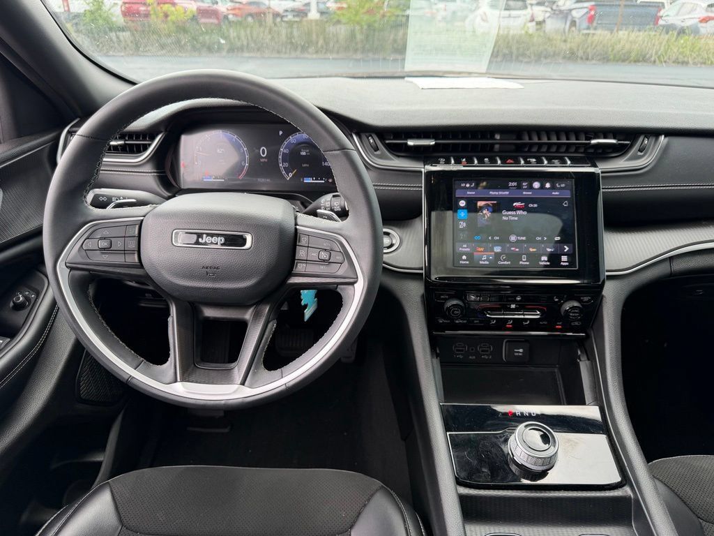 Used 2023 Jeep Grand Cherokee L Laredo AWD/4WD image 16